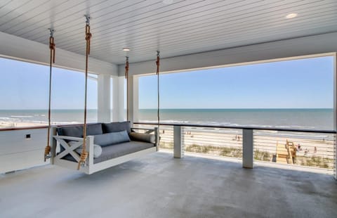 Piper Point AvantStay Oceanfront Estate w Private Pool Rooftop Deck Casa in Isle of Palms