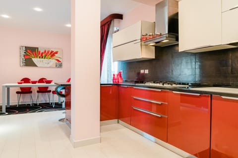 Kitchen or kitchenette, Dining area, minibar, pet friendly, stove