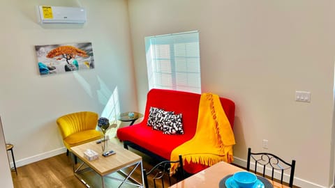 Amazing one bedroom guest house Condominio in Reseda