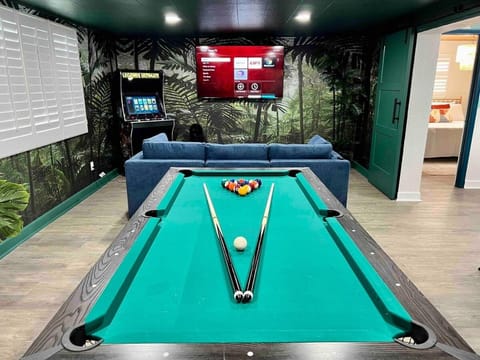 9 Beds Beach Gameroom Cowboy Pool Mini Golf House in Daytona Beach Shores