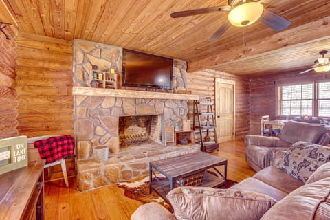 Cropwell Cabin with Fire Pit, Near Logan Martin Lake Casa in Logan Martin Lake