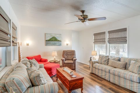 Pet-Friendly Higden Getaway Less Than 1 Mi to Marina! Casa in Greers Ferry Lake