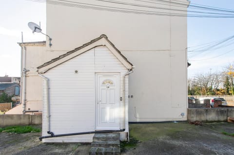 Property building, Day, Neighbourhood, Street view