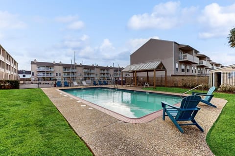 Mariner Village 307 Apartment in Taylor Lake Village