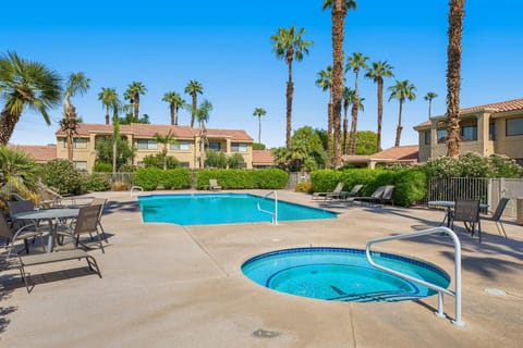 Country Club Comfort Condo in Cathedral City