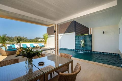 Khanitha Luxurious Private Pool walk to the beach! Villa in Choeng Thale