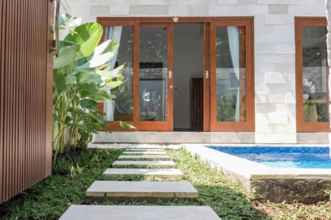 Serene Haven Villa with Pool Near Nusa Dua Beach Villa in Kuta Selatan