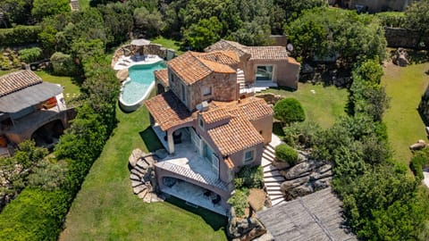 Property building, Day, Bird's eye view, Pool view, Swimming pool