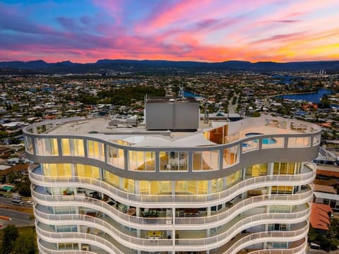 Palace in the sky Apartment in Burleigh Heads