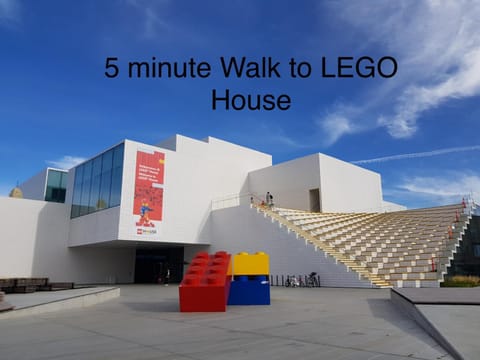 5 minute walk to LEGO House - 50m2 apartment with garden / A unit Casa in Billund