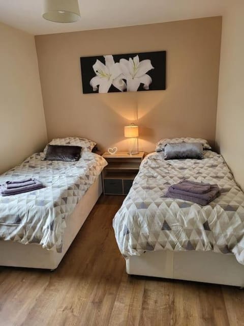 Modern 2 Bed Apartment Condo in Thurso