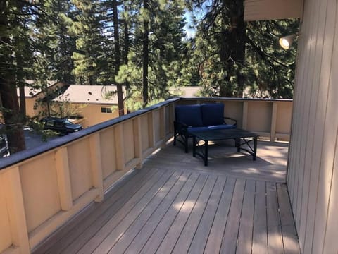 Fun & Air Conditioned Lake Tahoe 3 BR/2.5 BA Home House in Incline Village