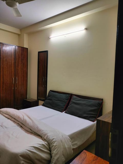 EM Home Stay @ Near Tughlakabad Metro Station Hotel in New Delhi