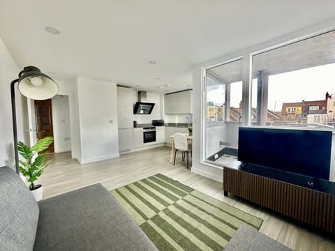 Modern Flat in Leigh Broadway Apartment in Southend-on-Sea