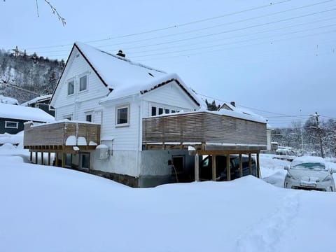 Property building, Natural landscape, Winter