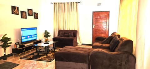 Property building, TV and multimedia, Living room, Seating area