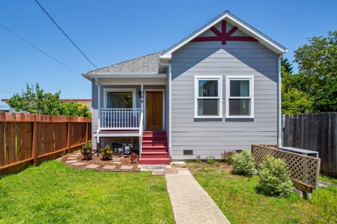 Alameda 2BR 2BA house, AC, near ferry to San Francisco, 2 free parking spaces House in Alameda