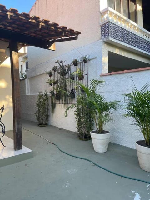 Casa com piscina em Piratininga House in Niterói