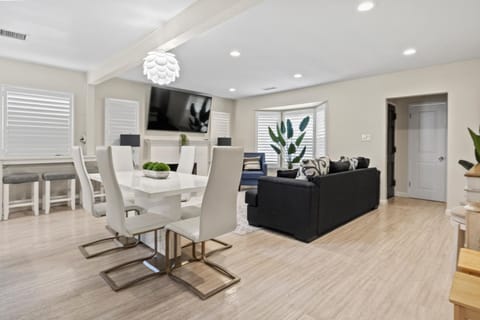 Living room, Dining area