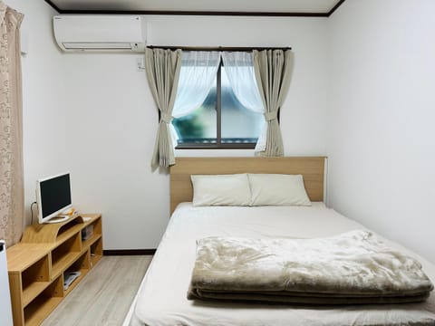 Bon House Kanamachi Direct to Sensoji Skytree Disneyland Airport Free Parking Bed and Breakfast in Saitama Prefecture