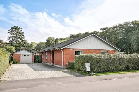 Property building, Facade/entrance, Street view, Quiet street view