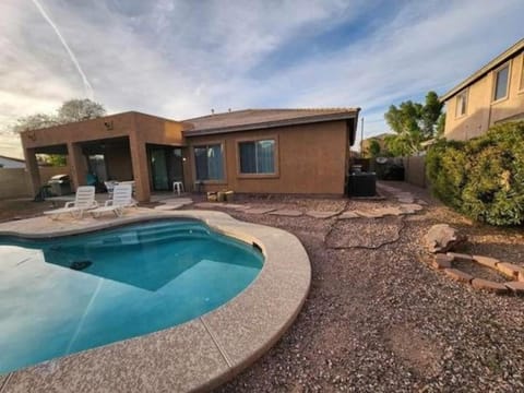 Cozy Latitude home with pool House in Goodyear
