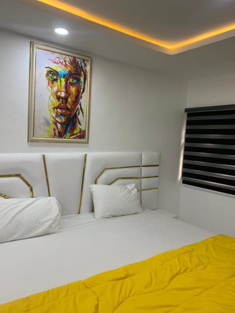 Spacious and luxurious studio apartment in OguduGRA Alojamiento y desayuno in Lagos