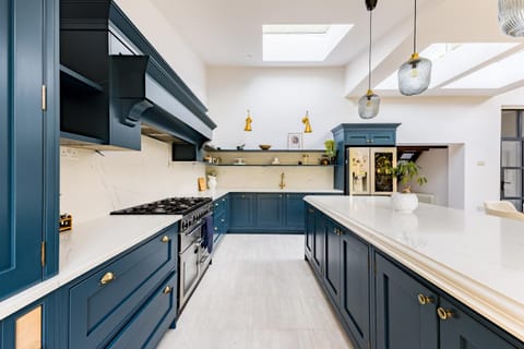 Luxury large house in London on 3 floors with beautiful large Kitchen/dining area (featured in magazines) Haus in Sidcup