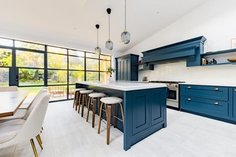 Luxury large house in London on 3 floors with beautiful large Kitchen/dining area (featured in magazines) Maison in Sidcup