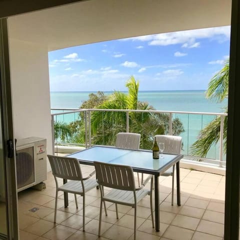 180˚ Water View Apartment - Simply Stunning Apartment in Hervey Bay