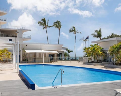 180˚ Water View Apartment - Simply Stunning Apartment in Hervey Bay