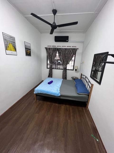 Bed, Photo of the whole room, Bedroom, air conditioner