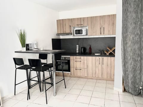 Dining area, minibar, pet friendly, stove, toaster