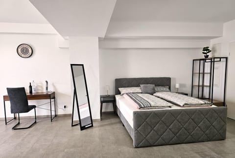 Bed, Photo of the whole room, Seating area, Bedroom