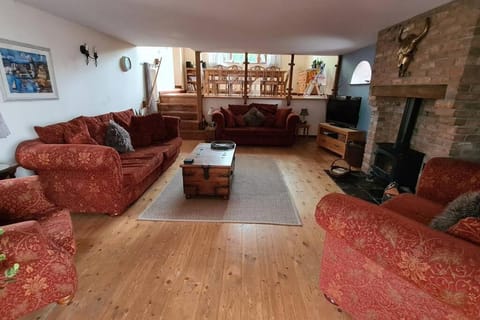 TV and multimedia, Living room, Seating area, flat iron