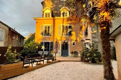 Maison et appartement attenant pour 10 personnes avec terrasse, cour et parking Villa in Pau