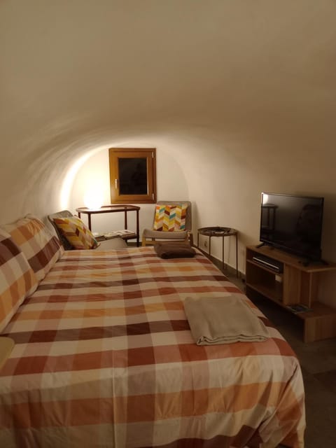Bed, TV and multimedia, Evening entertainment