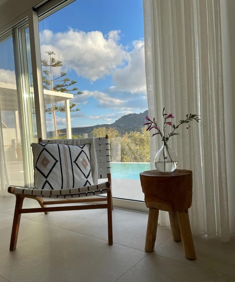 Living room, Pool view, Sea view