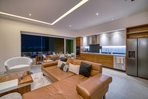 Kitchen or kitchenette, Living room, Seating area, Evening entertainment, minibar