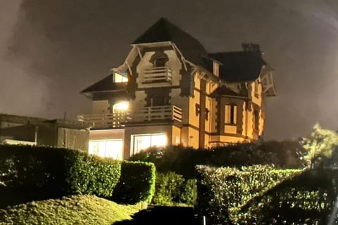 Property building, Night, Garden, Garden view, Landmark view