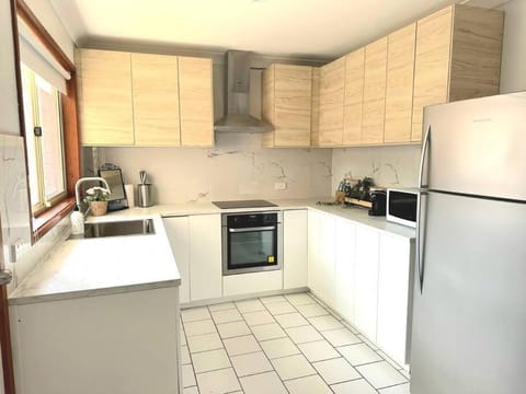 3 Bedroom Holiday Townhouse @ Belconnen House in Canberra