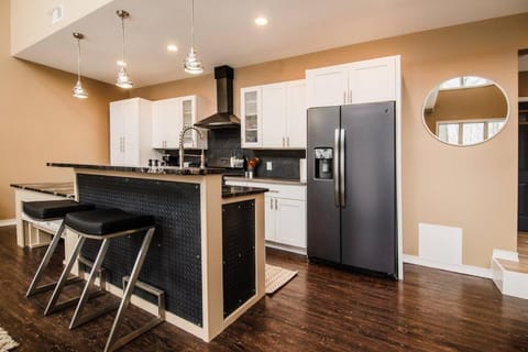 Modern Home of Style & Comfort! Casa in Bear Creek