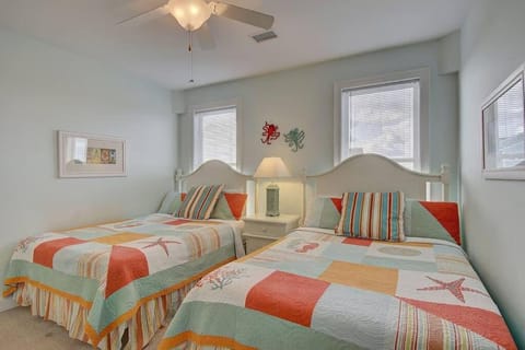 Southern Charm of Holden Beach Haus in Holden Beach