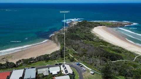 Sandrift One - Oceanstays Apartment in Yamba