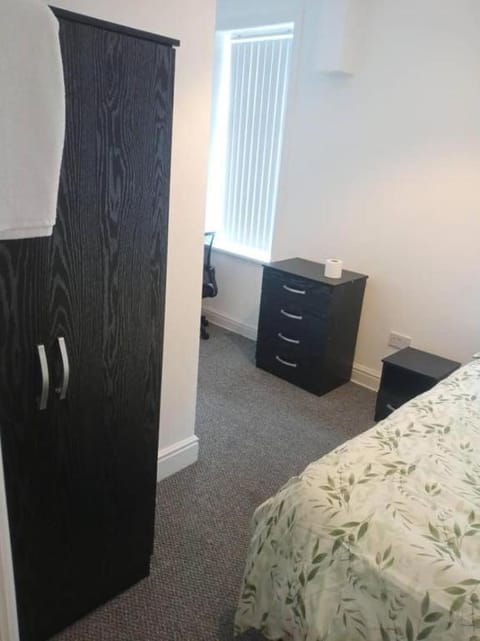 Ensuite Double-bed (R3) close to Burnley city centre Bed and Breakfast in Burnley