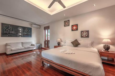 Luxurious 5-Bedroom , 24 hour security , jacuzzi ! Villa in Chalong
