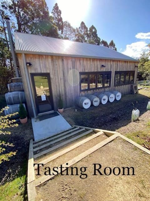 Self-contained Cabin (Brewer's Cabin) House in Port Arthur