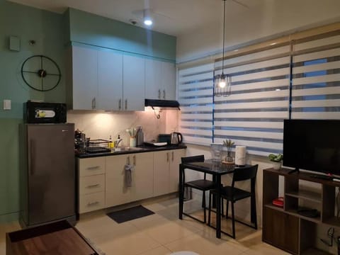 Cute Studio Unit w/ Big Windows - B Morgan T1 Apartment in Makati