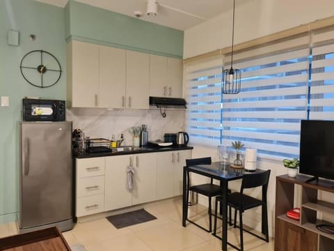 Cute Studio Unit w/ Big Windows - B Morgan T1 Apartment in Makati