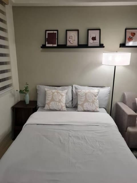 Cute Studio Unit w/ Big Windows - B Morgan T1 Apartment in Makati